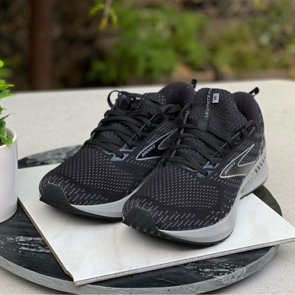Levitate 5 Running Shoe men’s size  13 gently used 
BROOKS - Picture 2 of 12